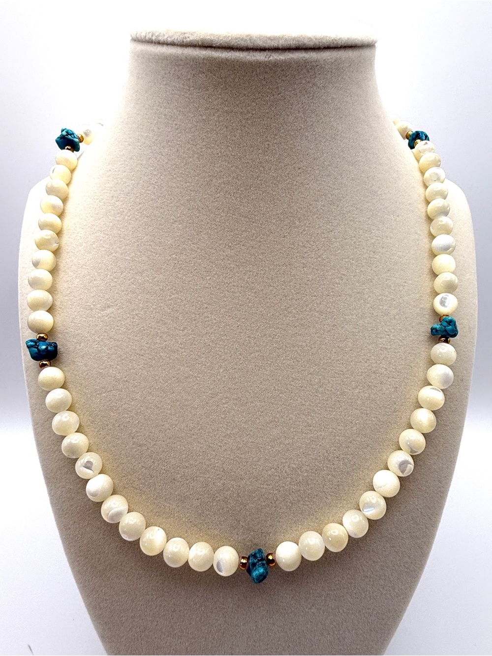 Vintage Mother of Pearl and Turquoise Stone Necklace 18"